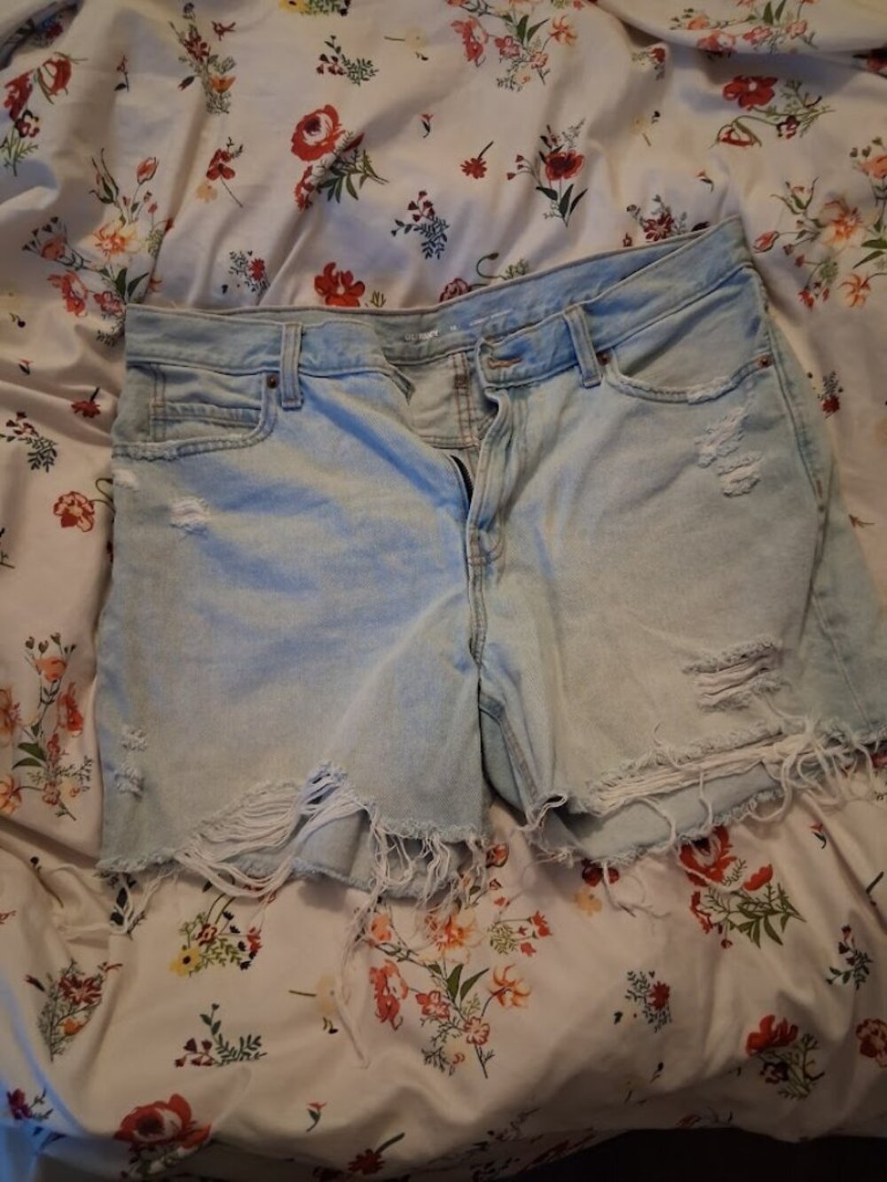 Old Navy Boyfriend Straight Denim Shorts Womens Size 12 Light Wash Distressed